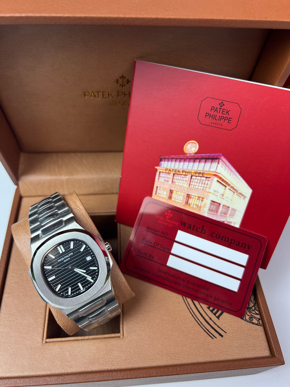 Patek Philippe Nautilus cadran noir livraison rapide Maroc