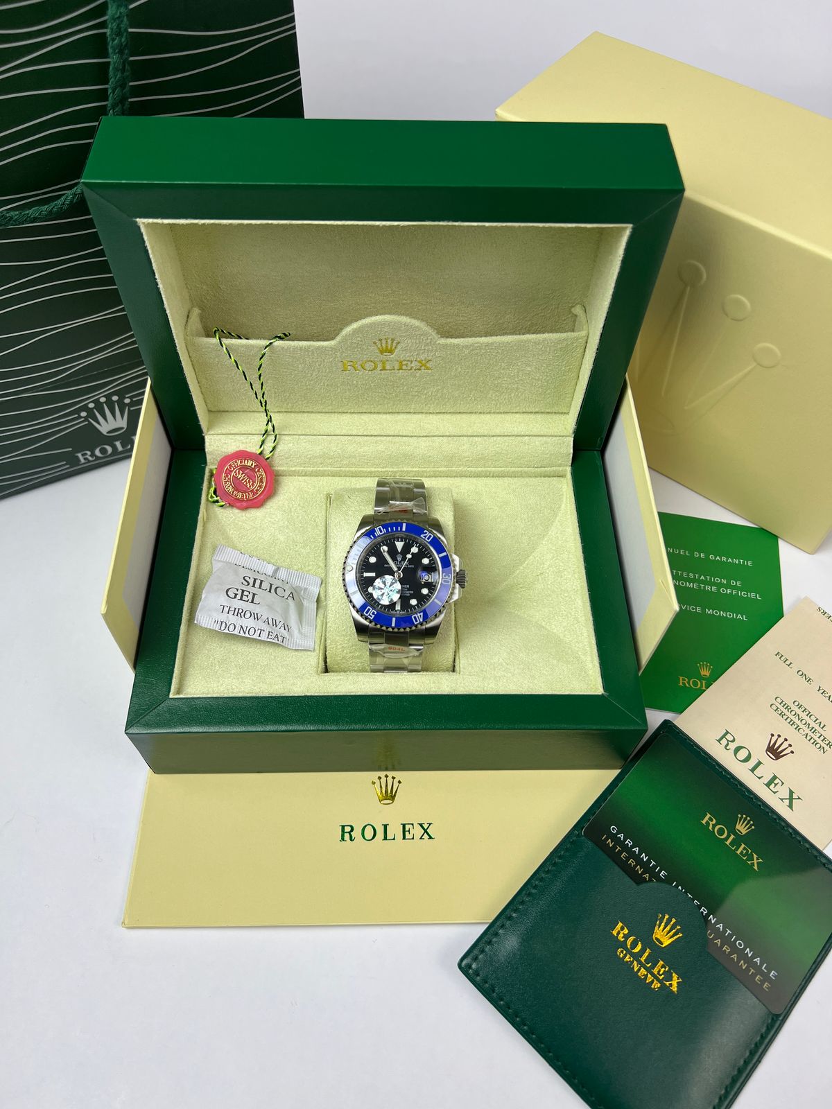 Rolex Submariner Date "Smurf"/ bleue en céramique Cerachrom