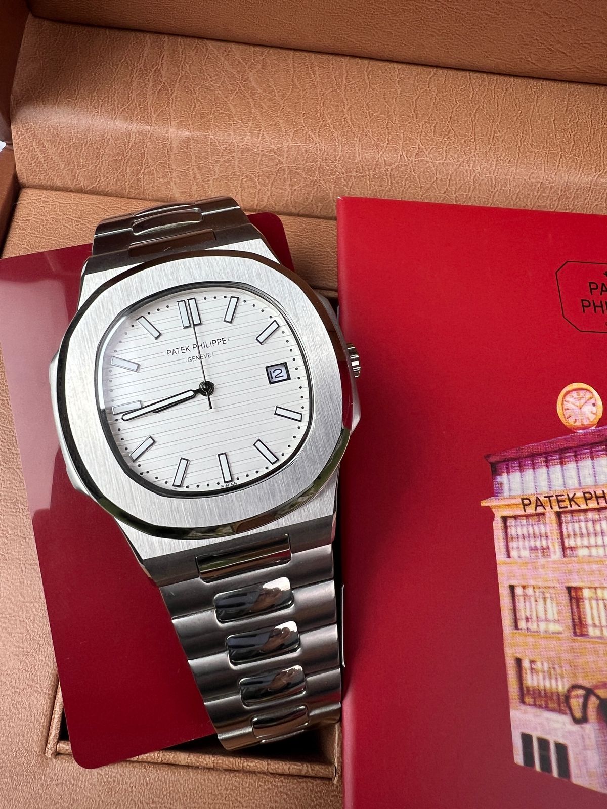 Patek Philippe Nautilus cadran blanc livraison rapide Maroc