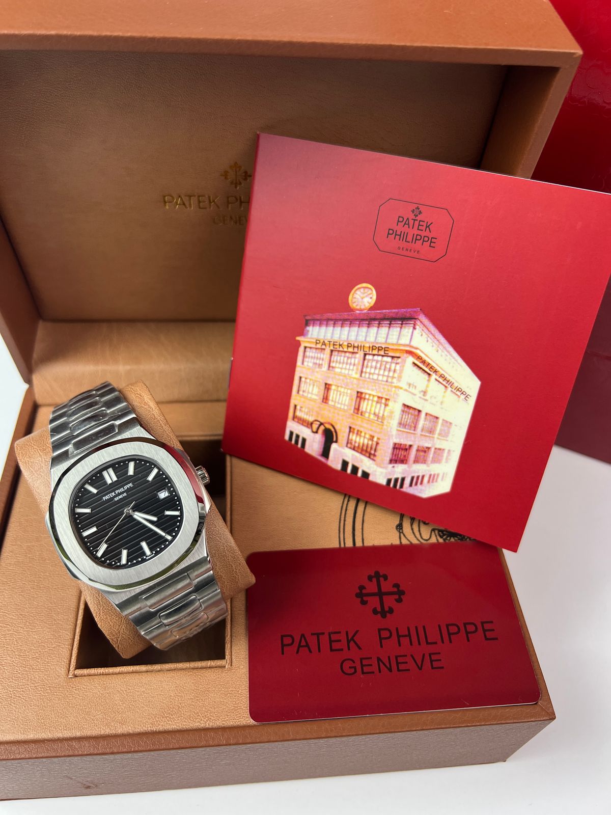 Patek Philippe Nautilus cadran noir livraison rapide Maroc