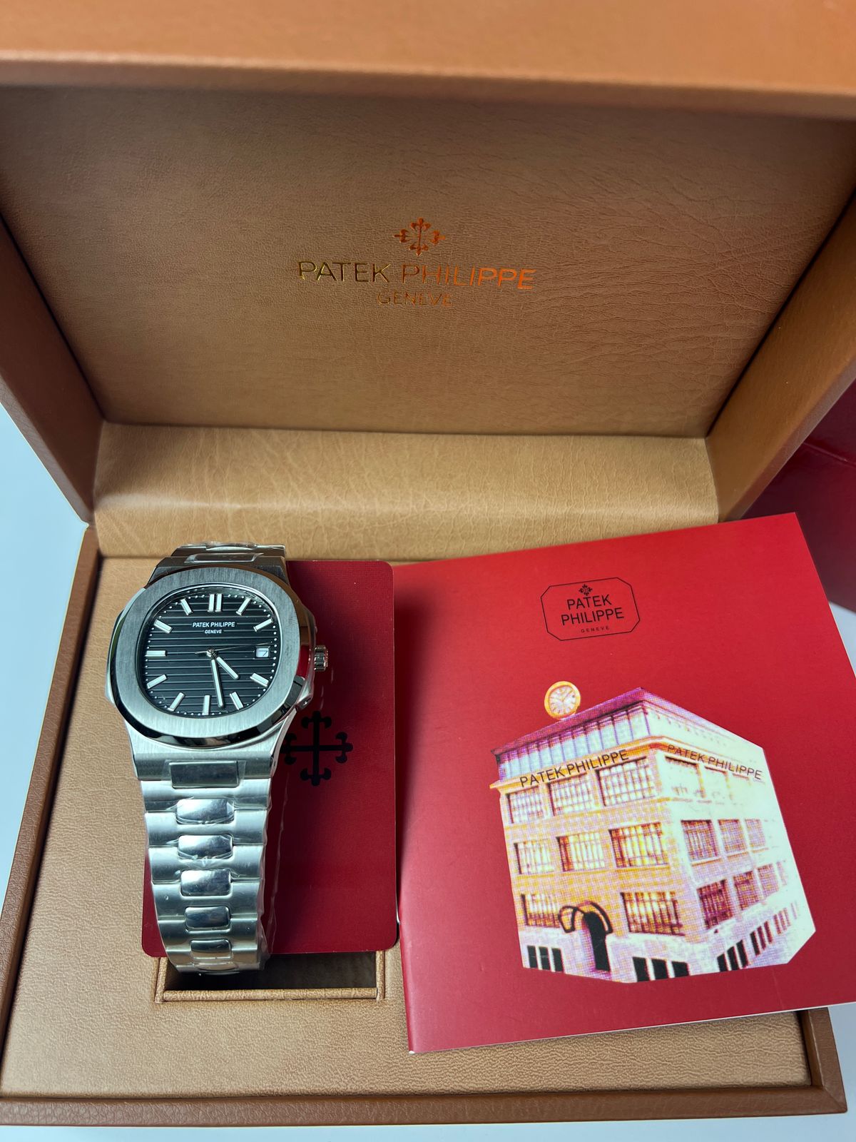 Patek Philippe Nautilus cadran noir livraison rapide Maroc