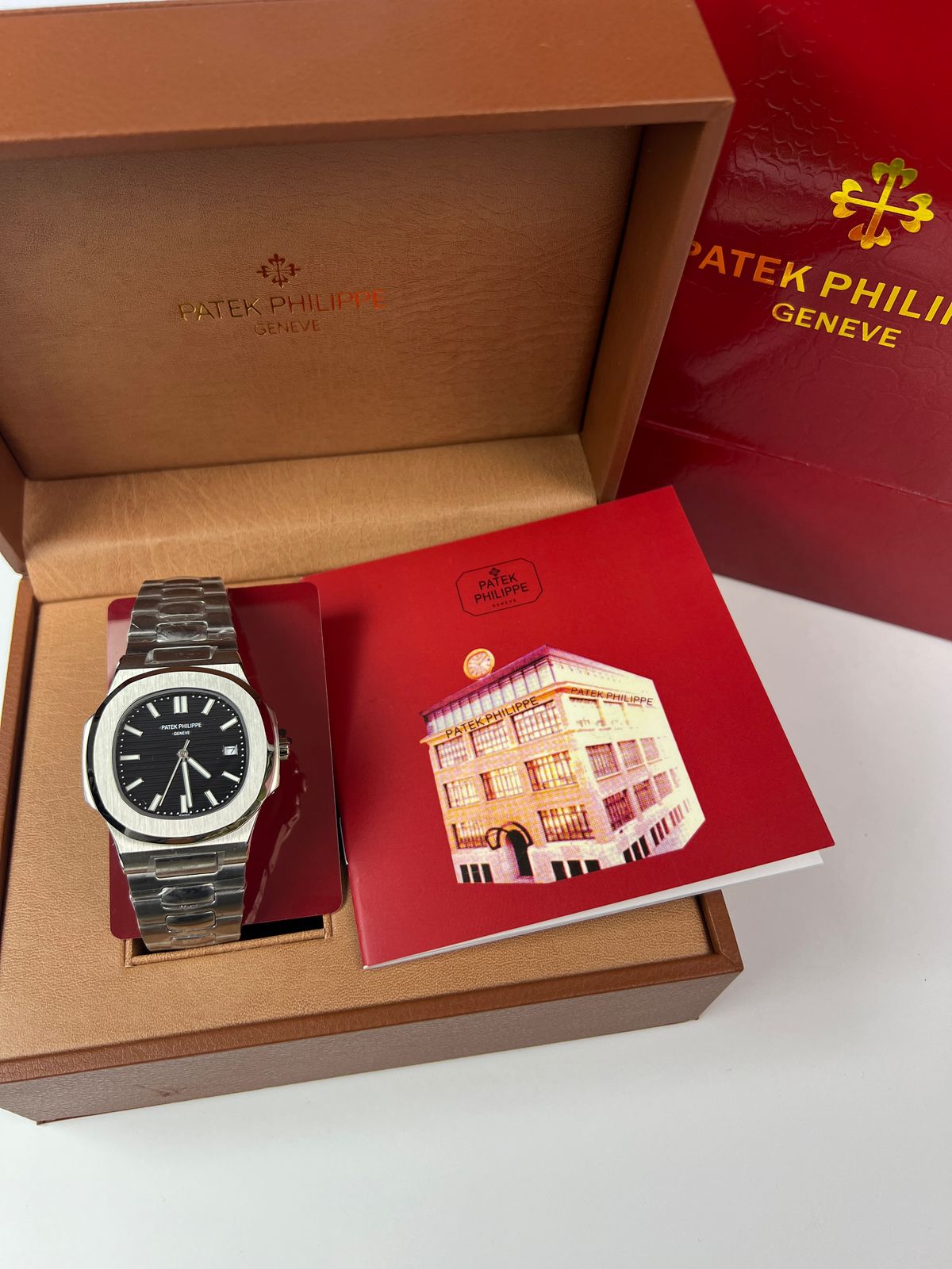 Patek Philippe Nautilus cadran noir livraison rapide Maroc